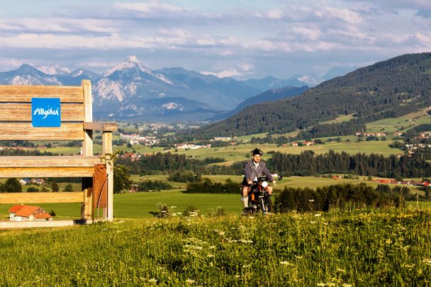 Wanderbank am Panoramaweg Mittelberg