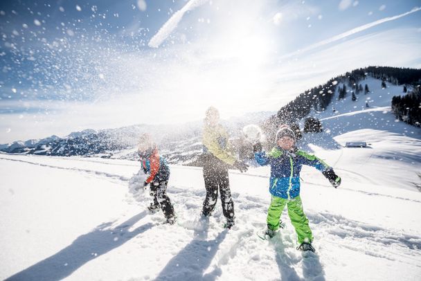 Schneespaß beim Schneeschuhwandern - Ofterschwanger Horn