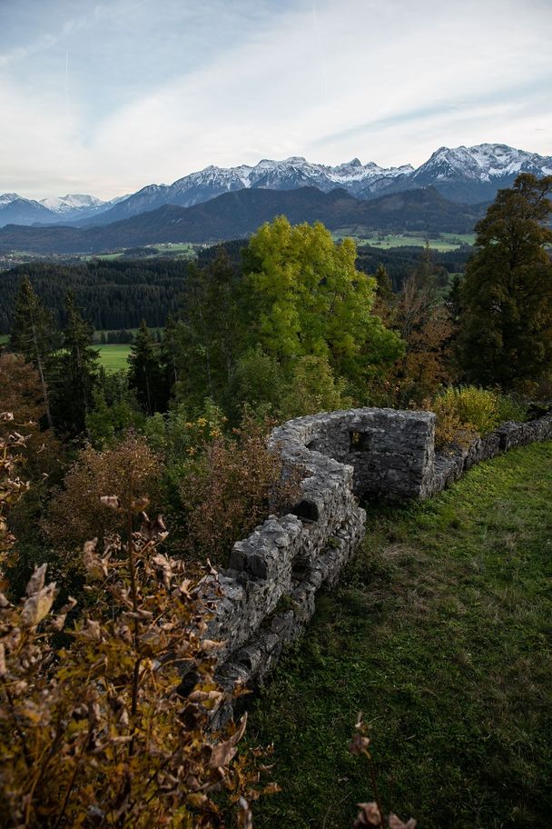 Blick über die Mauern der Burg Eisenberg