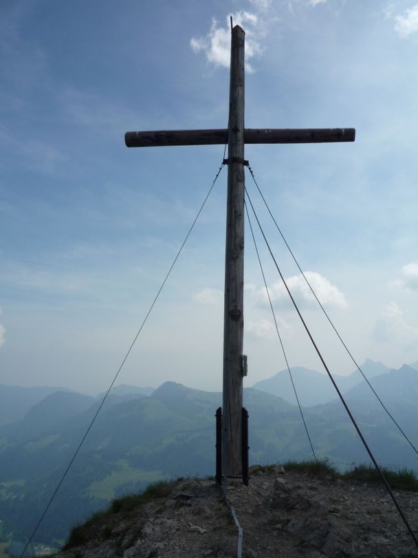 Das Gipfelkreuz des Wannenjochs ist erreicht