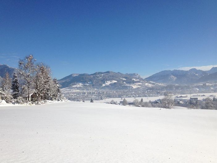 Winterlandschaft mit Aussicht ins Tal