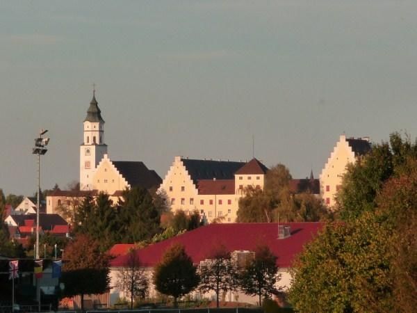 Fuggerschloss Babenhausen mit Kirche St. Andreas