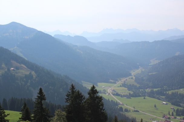 Weiter Blick übers Tal