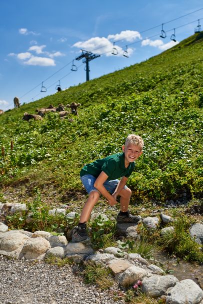 Entlang_der_Bergwiesen © OK BERGBAHNEN, Christian Seitz