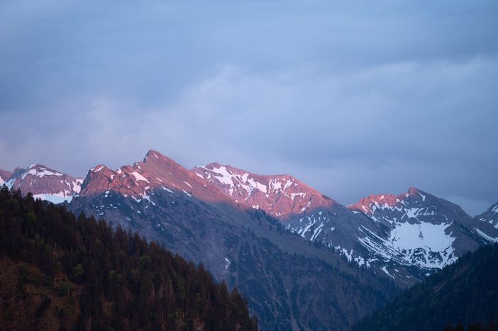 Sonnenuntergang in den Bergen