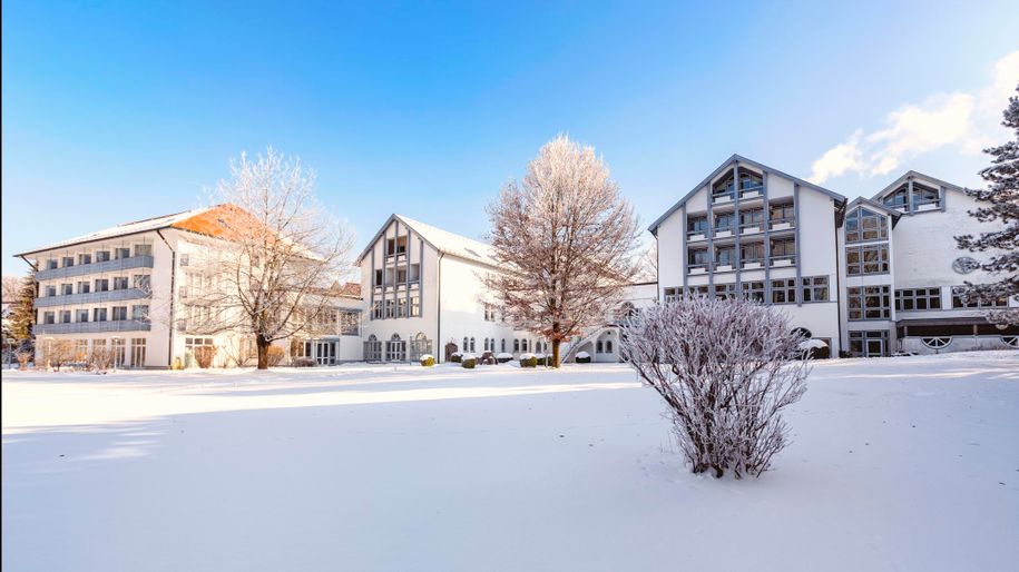 Hotel Sonnengarten BW Winter außen