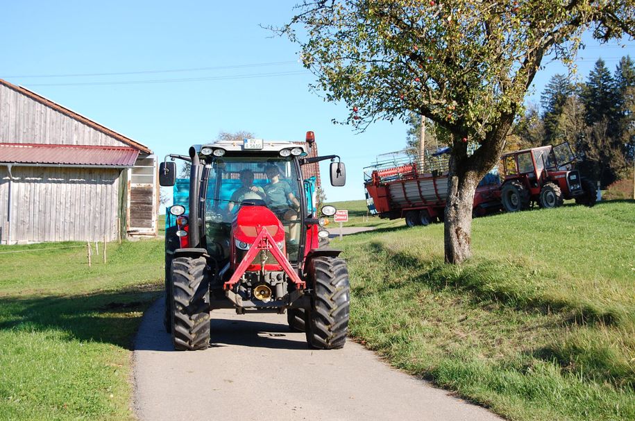 Familie Moosmann bei der Arbeit