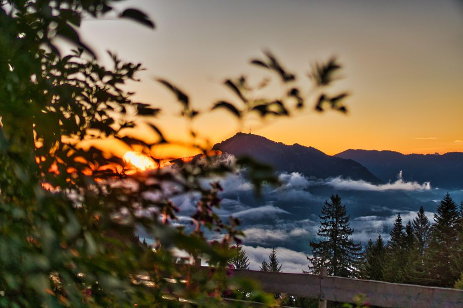 ... Sonnenaufgang am "Grünten" ...