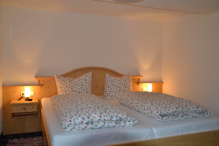 Schlafzimmer Ferienwohnung Dorfblick