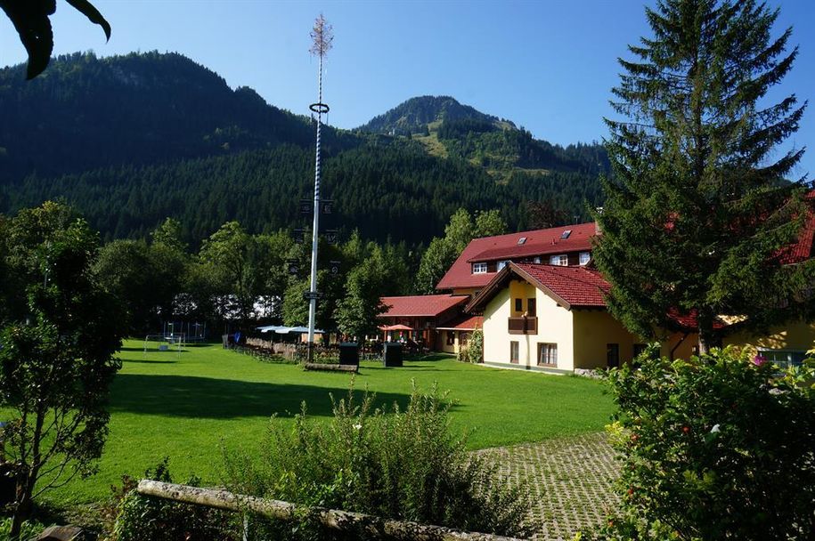 Wiesengrund mit Garten