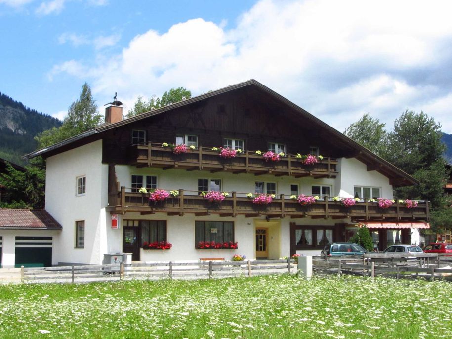 Aussenansicht im Sommer, Haus Glätzle Helene