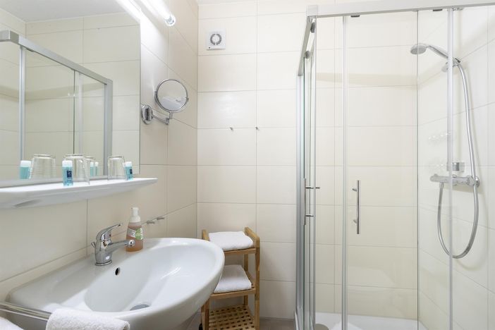 Komfortkategorie Badezimmer mit Dusche