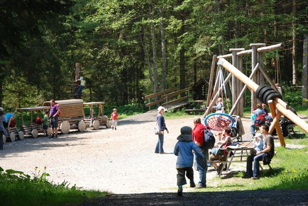 Waldspielplatz im Großen Wald zwischen Kranzegg und Wertach