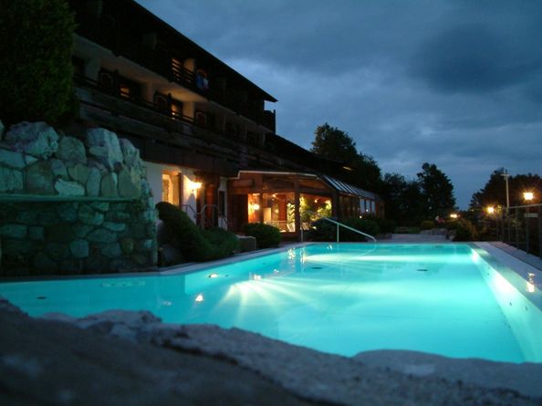 Freibad bei Nacht