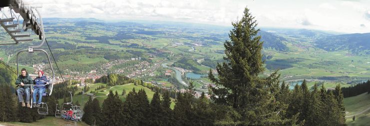 mittag-blick-nach-immenstadt-im-hintergrund-kempten