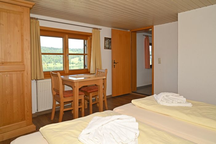 Schlafzimmer Seeblick 2