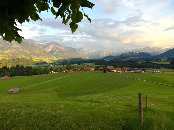 Aussicht von der Wittelsbacher Höhe bei Schweineberg-Ofterschwang