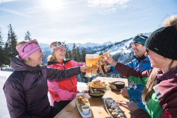 Wintergenuss am Gipfel der Hörnerbahn