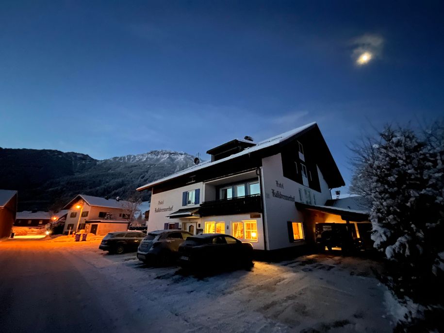 Der Kalkbrennerhof im Mondlicht