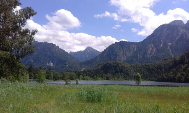 Schwansee mit Schlösser im Hintergrund