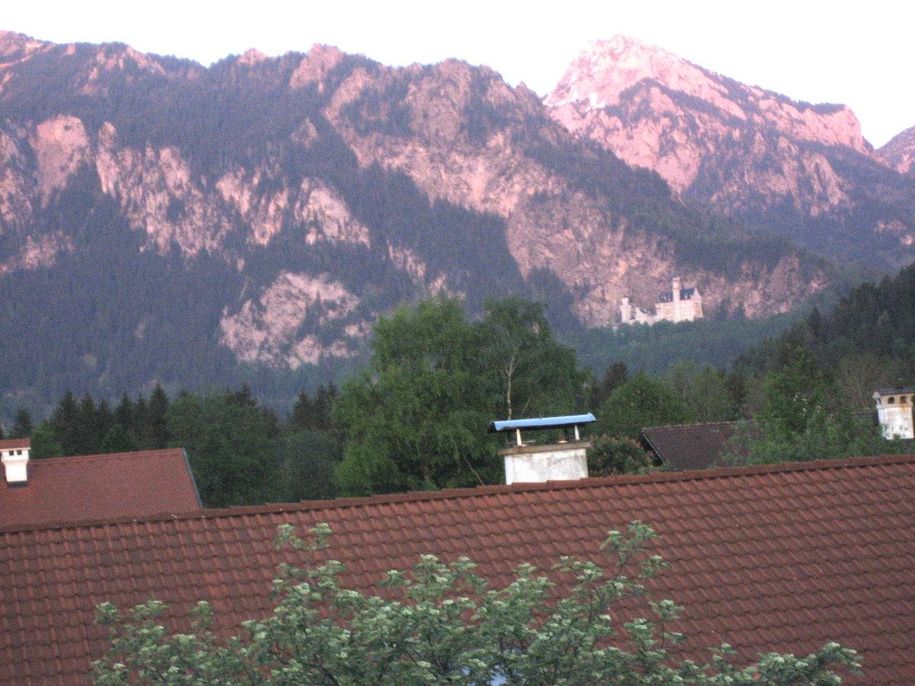 balkonausblick-auf-tegelberg-und-schloss-neuschwan