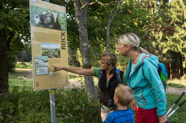 Familienwanderung auf dem Schwarzen Grat Erlebnisweg