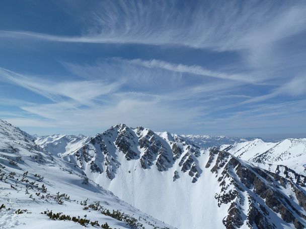 Blick auf den Ponten vom Gipfel der Rohnenspitze im Winter