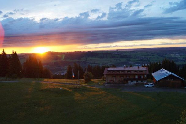 Buronhütte im Abendlicht