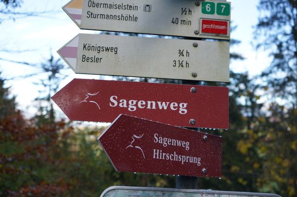 Beschilderung am Sagenweg in Obermaiselstein