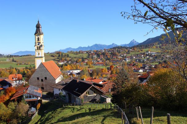 Blick auf die St. Nikolauskirche in Pfronten