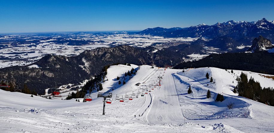 Skifahren-Breitenberg-Blick-Richtung-Vils