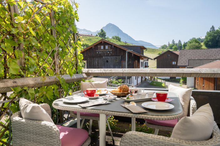 Sommerfrühstück auf der Terrasse