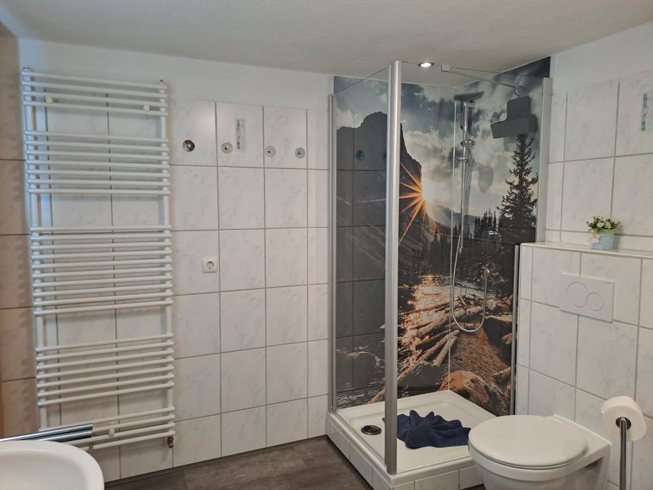 BADEZIMMER "BREITENSTEIN" MIT BADEWANNE