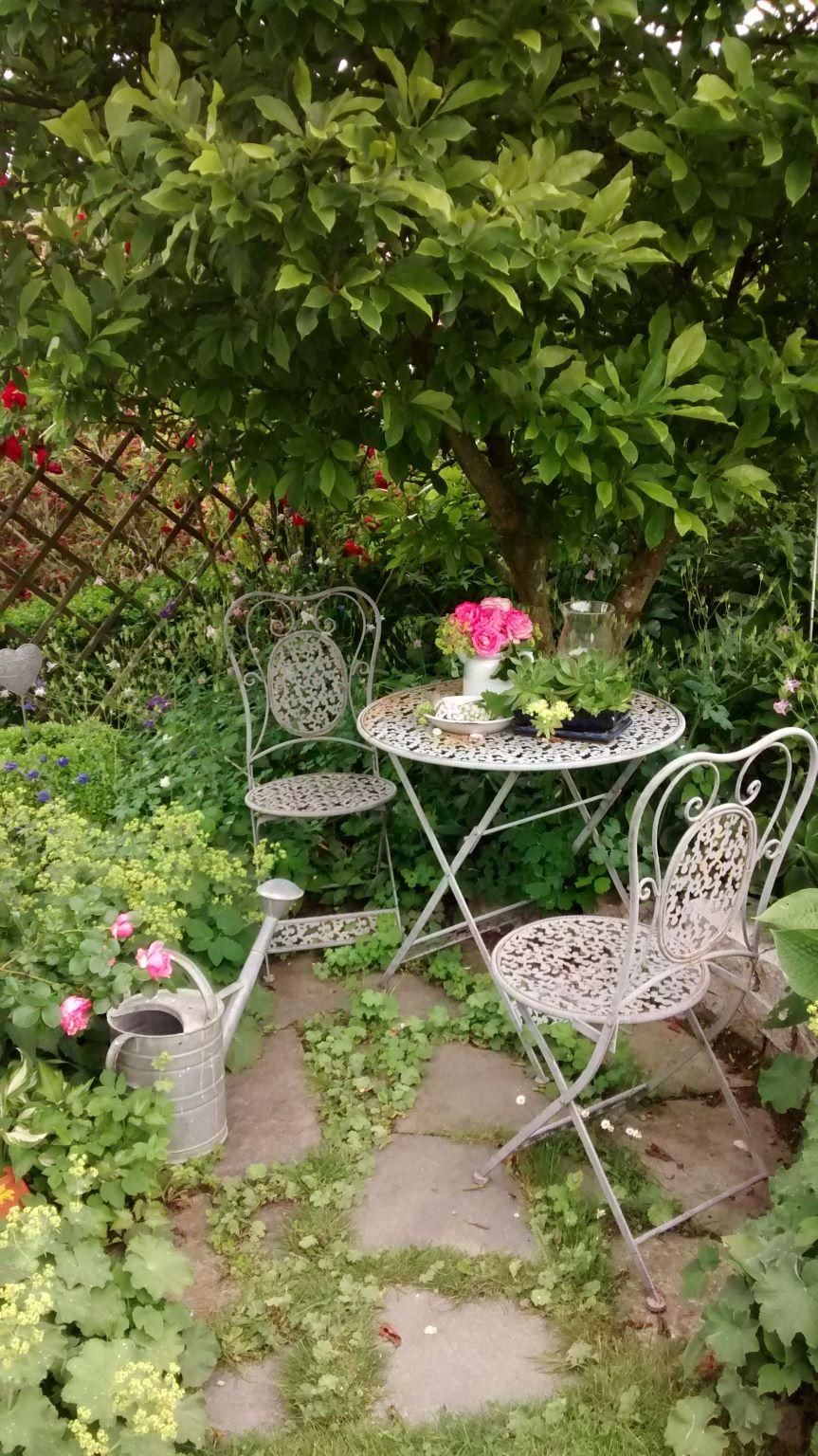 romantische Ecke im Garten