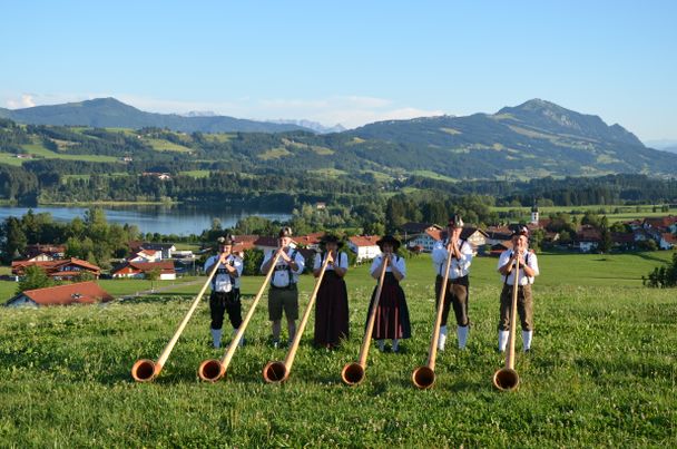 Alphornbläser am Rottachsee bei Sulzberg