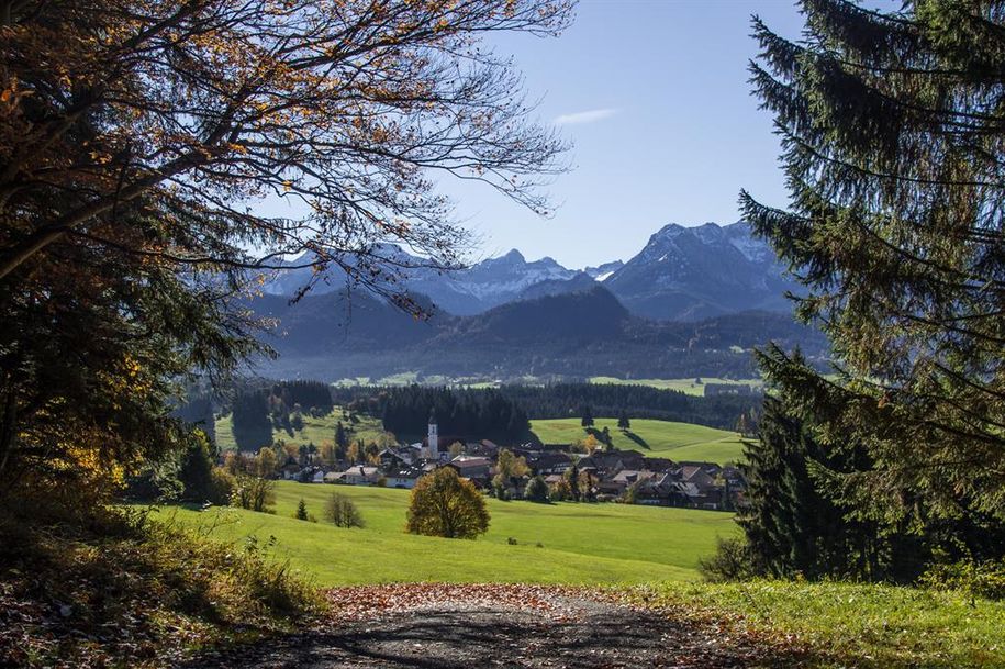 Zell im Herbst auf dem Weg zurück von der Burg