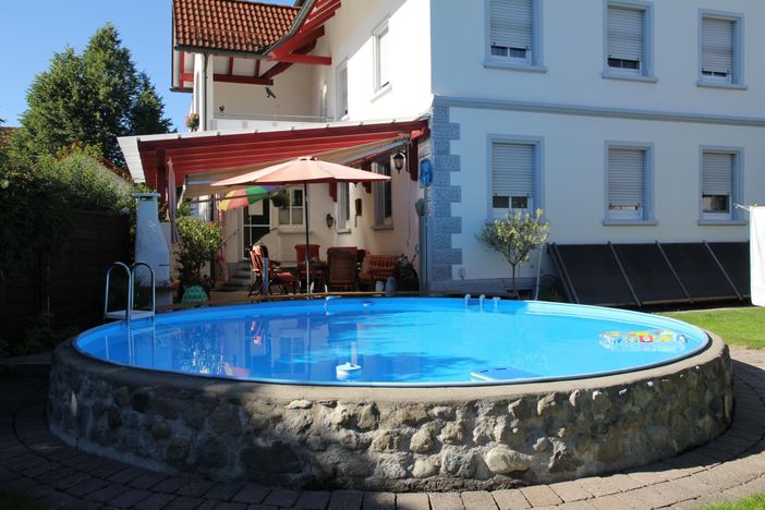 Terrasse und Pool