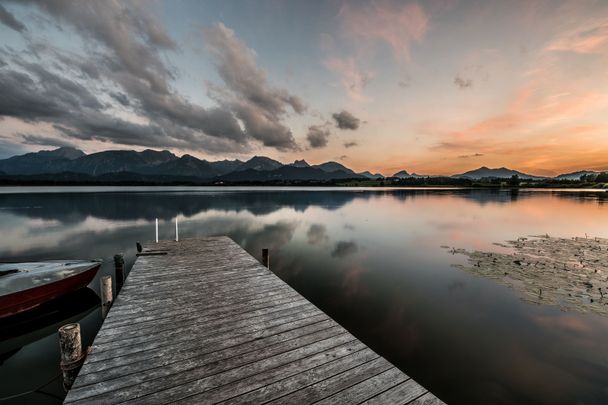 Abendstimmung am Hopfensee, Hopfen am See