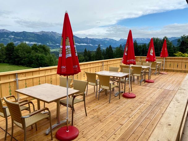 Wurzelhütte Ofterschwang - Terrasse mit Bergblick