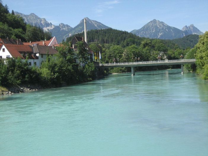 blick-auf-den-lech-und-die-tannheimer-berge