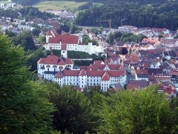 Oberhalb des Schwansees auf dem Alpenrosenweg