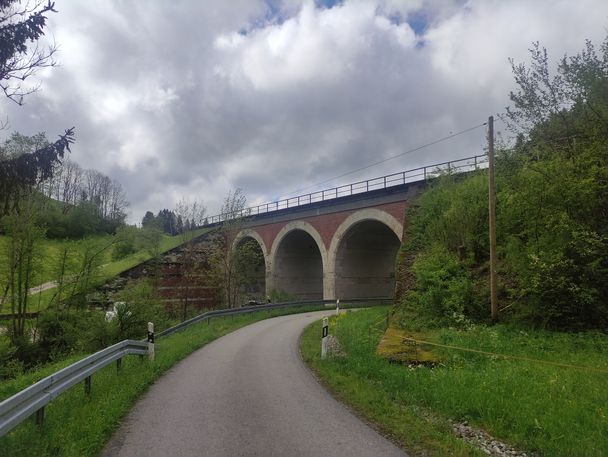 Brücke hinter Unterthalhofen