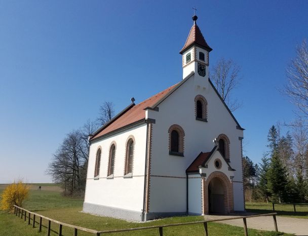 Schöne Kapelle vor Aschen