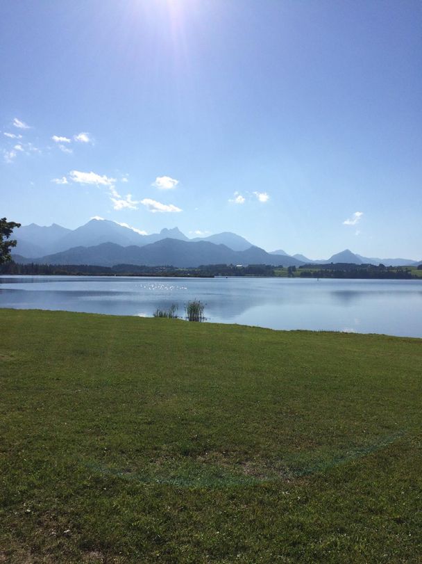 Blick über den Hopfensee von der Uferpromenade aus