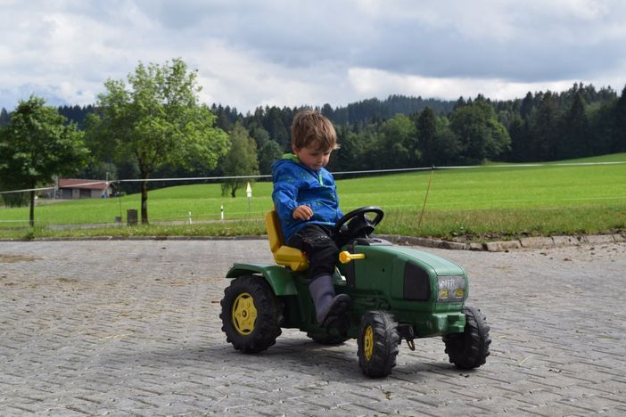 Selbst Traktor fahren :)