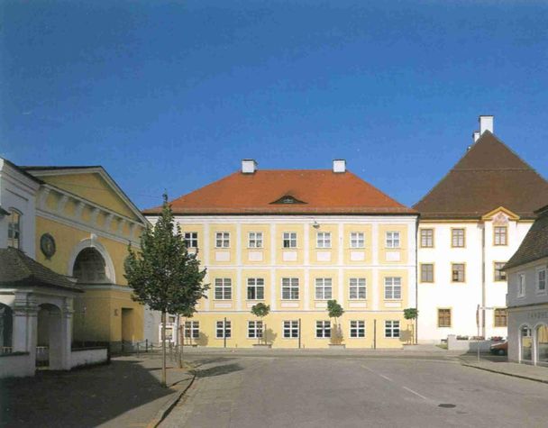 Schloss Türkheim mit Rathaus