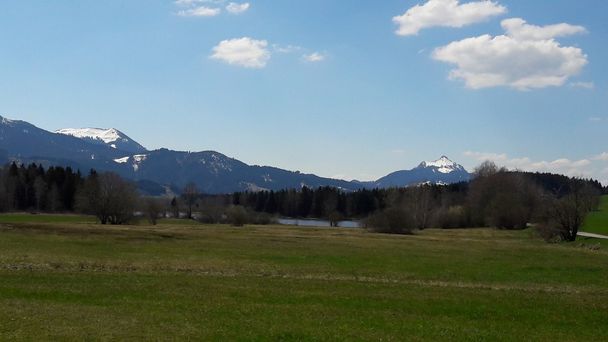 Blick zum Wertacher Hörnle und zum Grünten