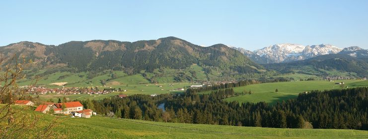 Blick auf Eschenberg, Geißbichl und die Gemeinde Halblech