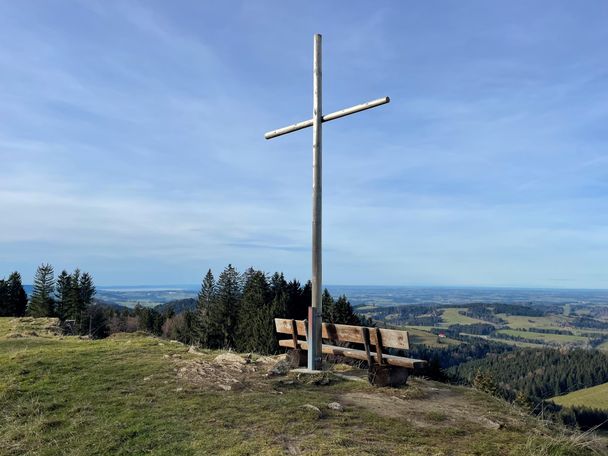 Gipfelkreuz nordseitig und unterhalb der Salmaser Höhe