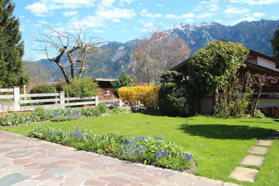 unser Garten Im Frühjahr Blick Richtung Tegelberg